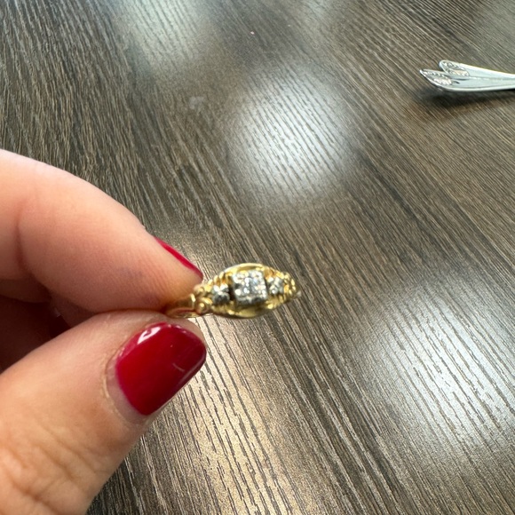 14K yellow gold and diamonds set in 14K white gold promise ring 1.18g - Picture 13 of 16